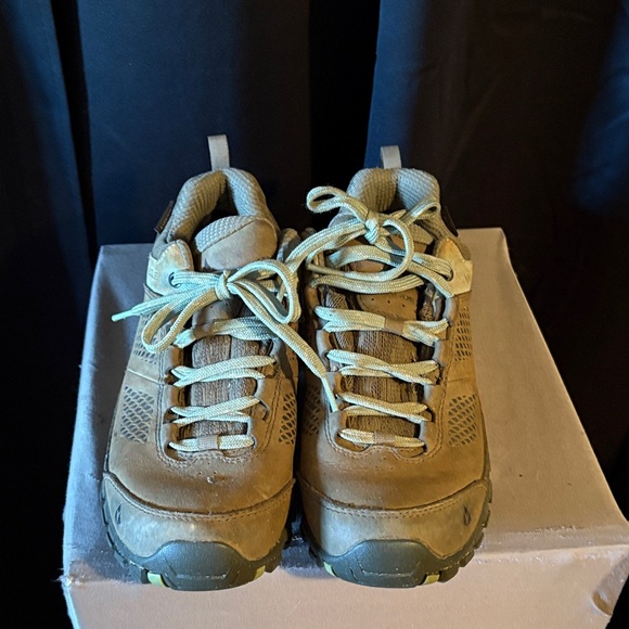 Vasque women’s Tan Athletic Shoes - Picture 3 of 11